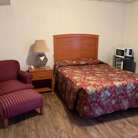 Baker'S Motel Norwich Екстериор снимка