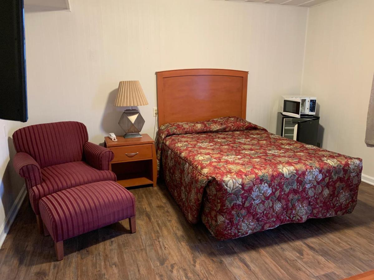 Baker'S Motel Norwich Екстериор снимка